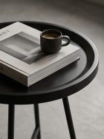 Modern industrial-style tray side table - Image 4